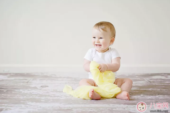 怎么從寶寶的尿液看出寶寶是否生病 寶寶生病了的尿液是什么樣的 怎么從寶寶的尿液看出寶寶是否生病 寶寶生病了的尿液是什么樣的