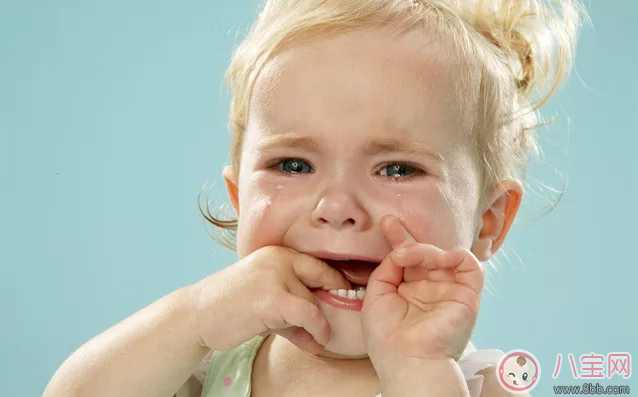 寶寶口欲期愛吃手怎么辦 怎么看待寶寶口欲期愛吃手的習慣