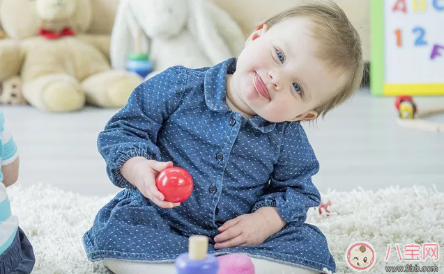 寶寶口欲期愛吃手怎么辦 怎么看待寶寶口欲期愛吃手的習慣