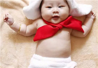 寶寶多大之后才要穿內褲呢 寶寶穿三角褲還是平角褲