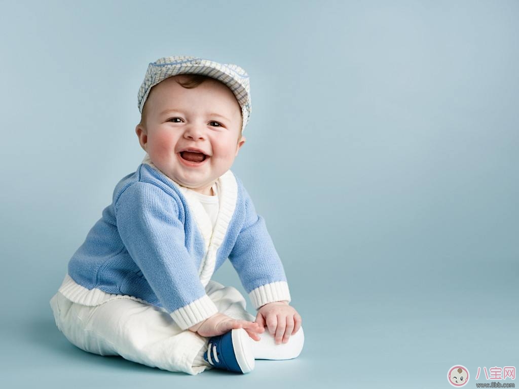 寶寶會翻身了怎么發說說朋友圈  寶寶自己翻身的心情短語說說朋友圈