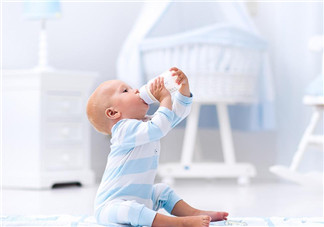 嬰兒奶粉哪個(gè)牌子好  惠氏和美素佳兒哪個(gè)好