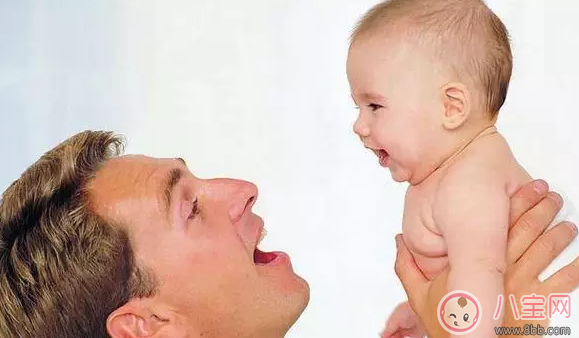 一歲小孩總是抱著有什么影響 總是抱著寶寶好不好