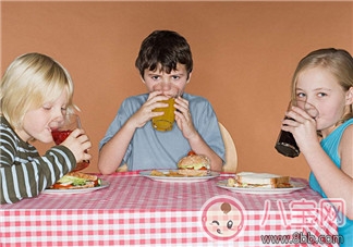 不適合孩子喝的飲品有哪些  寶寶喝飲料會造成肥胖嗎