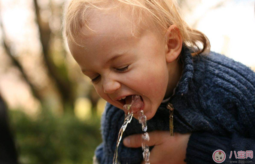 孩子不愛喝水怎么辦 用什么方法能夠讓孩子多喝水