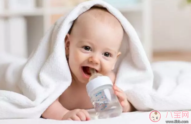 給寶寶斷奶瓶的時間是固定的嗎 怎么判斷寶寶要不要斷奶瓶