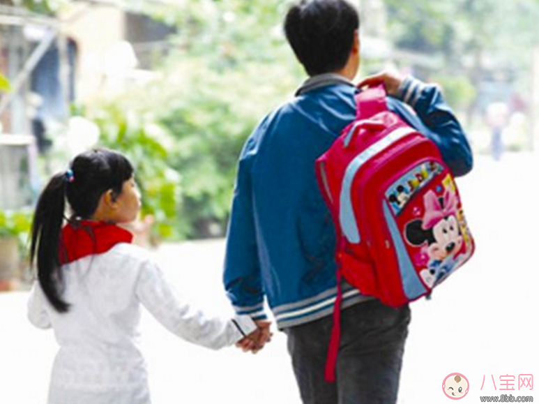 一年級小孩放學后家長應該做什么 小孩放學家長怎么輔導孩子學習 一年級小孩放學后家長應該做什么 小孩放學家長怎么輔導孩子學習