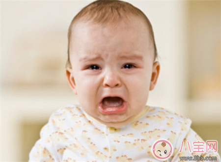 寶寶餓了的表現 寶寶餓了有哪些信號呢 寶寶餓了的表現 寶寶餓了有哪些信號呢