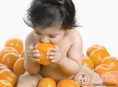 寶寶餓了的表現 寶寶餓了有哪些信號呢 寶寶餓了的表現 寶寶餓了有哪些信號呢