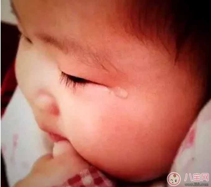 寶寶嘴角有白死皮是什么原因 寶寶嘴角有白茬是脾有火嗎 寶寶嘴角有白死皮是什么原因 寶寶嘴角有白茬是脾有火嗎