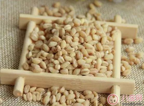 寶寶手心常常有汗是什么原因 寶寶手心汗多是上火的癥狀嗎