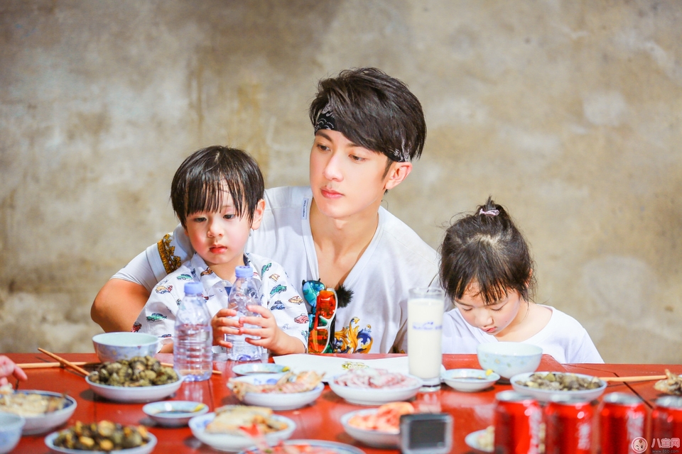 吳尊刪掉的照片為什么不要流傳 吳尊刪掉的MAX上廁所照片原微博 吳尊刪掉的照片為什么不要流傳 吳尊刪掉的MAX上廁所照片原微博