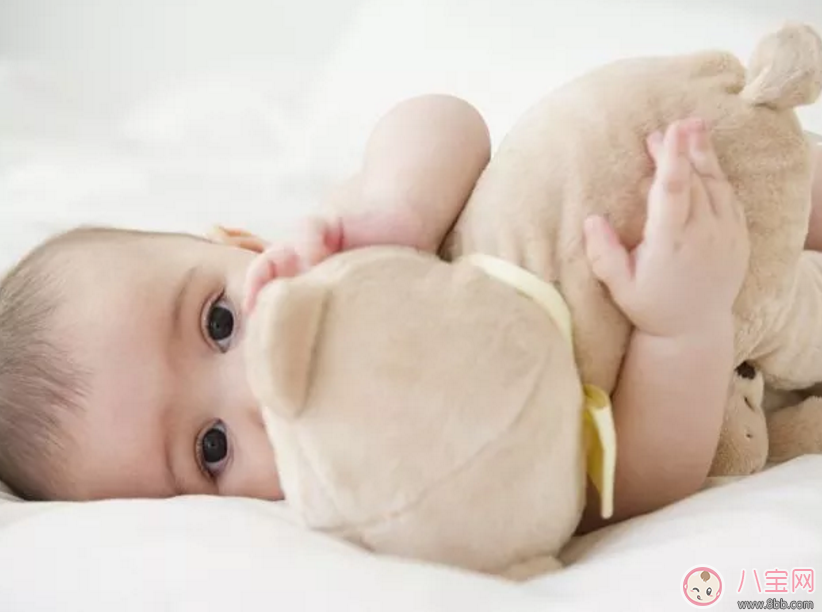 2歲寶寶舊玩具不肯丟怎么辦 2歲寶寶有戀物情結家長怎么教育