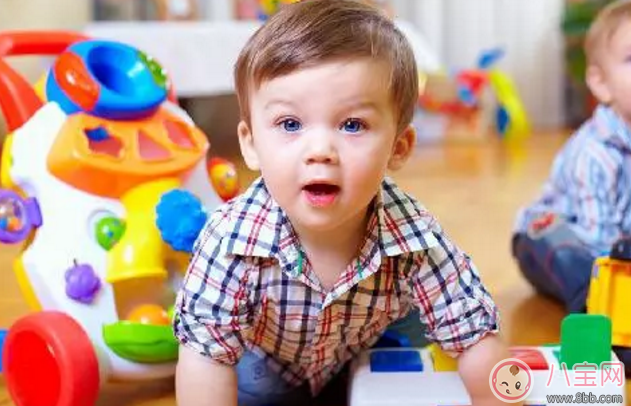 1歲寶寶喜歡把東西搬來搬去怎么辦 寶寶喜歡做搬運工好嗎