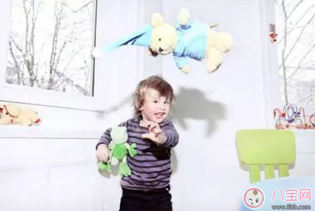 1歲寶寶喜歡把東西搬來搬去怎么辦 寶寶喜歡做搬運工好嗎