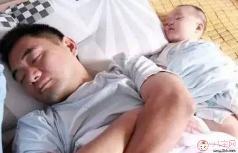 爸爸和寶寶睡覺說說心情短語 爸爸和寶寶睡覺發朋友圈句子 爸爸和寶寶睡覺說說心情短語 爸爸和寶寶睡覺發朋友圈句子