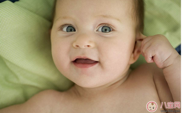 嬰兒耳朵里很臟怎么辦 寶寶耳朵有分泌物能清理嗎 嬰兒耳朵里很臟怎么辦 寶寶耳朵有分泌物能清理嗎