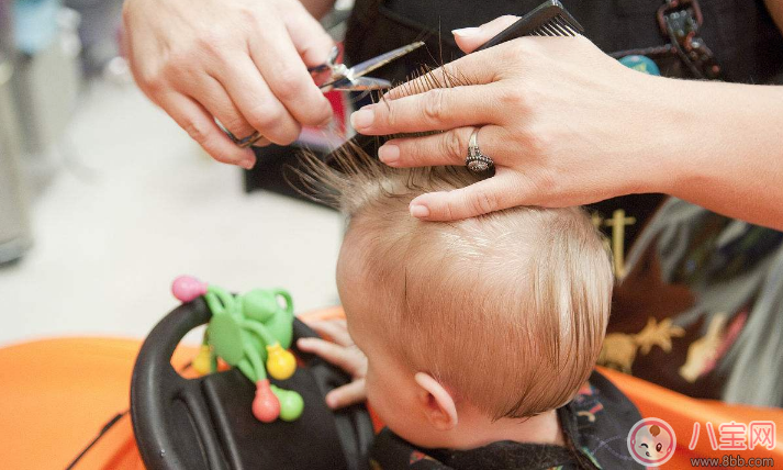 幫寶寶理發(fā)需要準(zhǔn)備哪些東西 怎么幫寶寶剃發(fā) 幫寶寶理發(fā)需要準(zhǔn)備哪些東西 怎么幫寶寶剃發(fā)