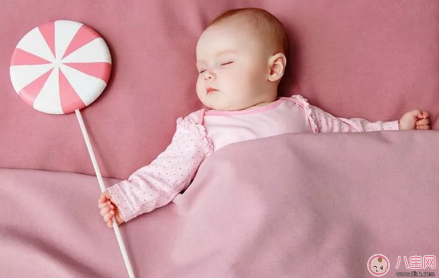 寶寶吐奶是不是受涼了  寶寶愛吐奶怎么辦