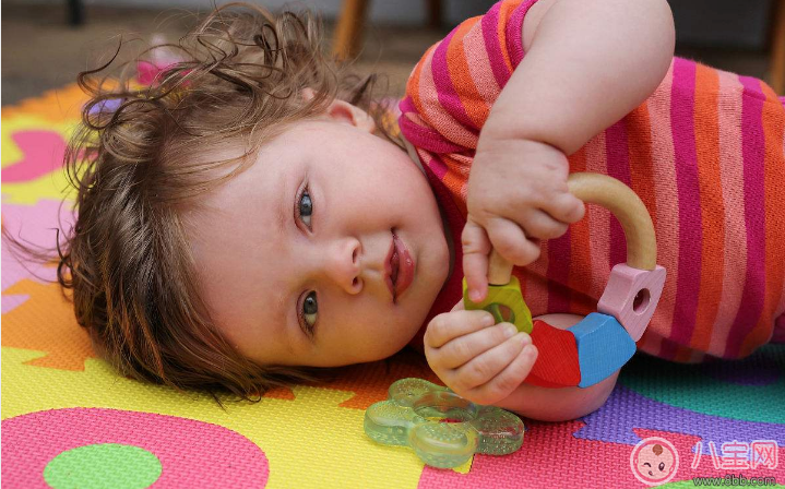 為什么嬰兒不愛吃奶只想睡覺 3到6個月寶寶不愛吃奶怎么辦 為什么嬰兒不愛吃奶只想睡覺 3到6個月寶寶不愛吃奶怎么辦