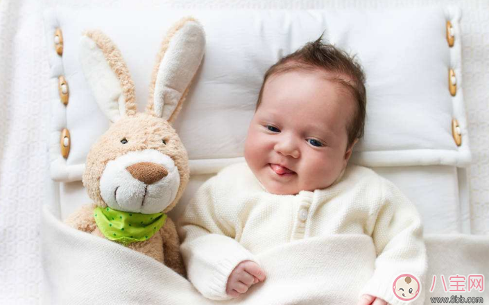 冬天三個月以上寶寶睡覺穿什么   如何避免冬天寶寶睡覺過冷過熱