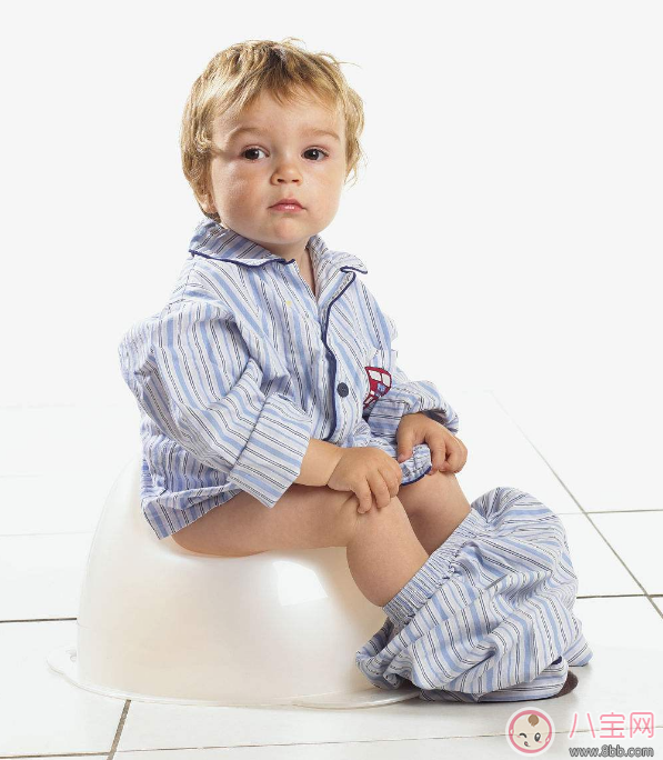 寶寶多大可以訓練如廁  外出時怎么讓寶寶上廁所