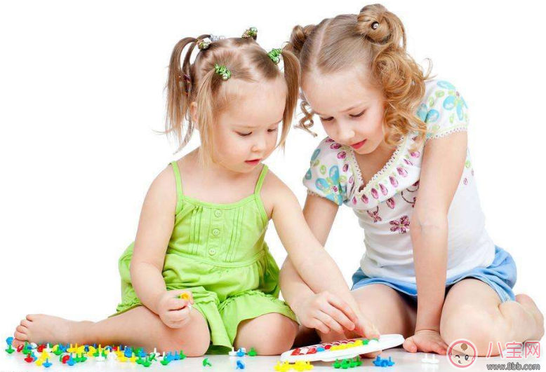 孩子特別的沉默是自閉癥嗎 孩子不愛說話是什么原因