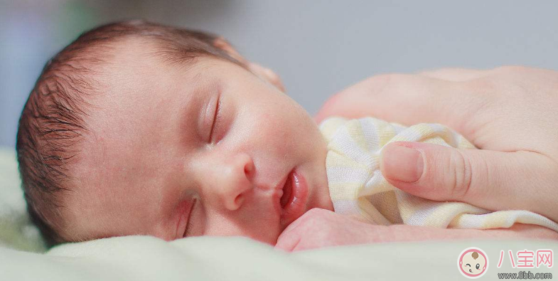 如何安撫睡前太興奮的寶寶  怎么做讓寶寶安靜入睡