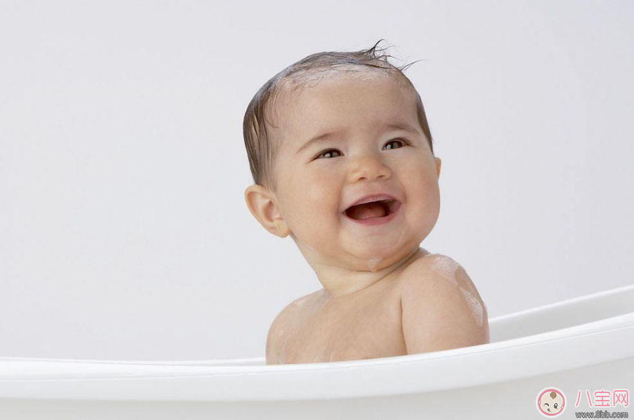 怎么在孩子洗澡的時候開發孩子智力 和孩子洗澡怎么玩