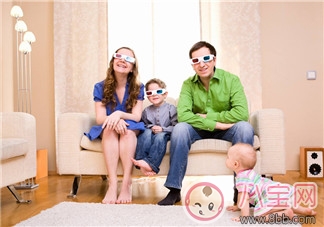 第一次陪孩子看電影感想心情句子   陪孩子看電影心情語句說說朋友圈  