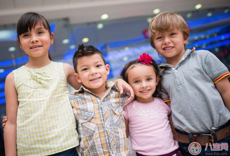 第一次陪孩子看電影感想心情句子   陪孩子看電影心情語句說說朋友圈  