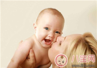 寶寶換尿布如何清潔屁股  怎么清洗寶寶屁股