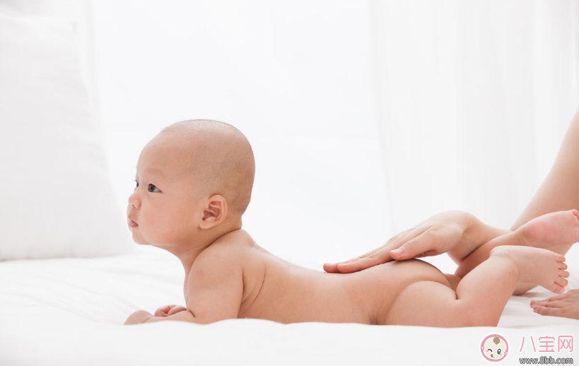 寶寶換尿布如何清潔屁股  怎么清洗寶寶屁股