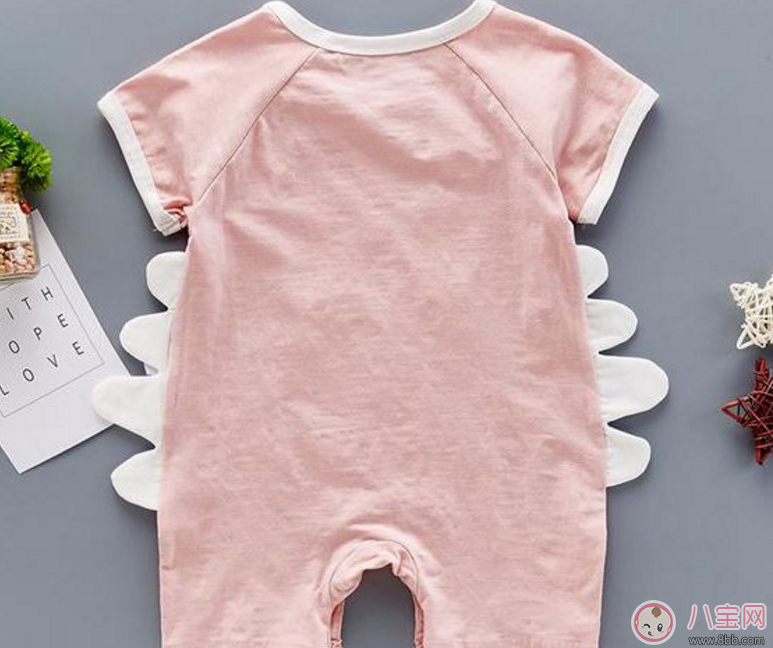 送新生兒紙尿褲怎么選 送新生兒連體衣好不好 送新生兒紙尿褲怎么選 送新生兒連體衣好不好