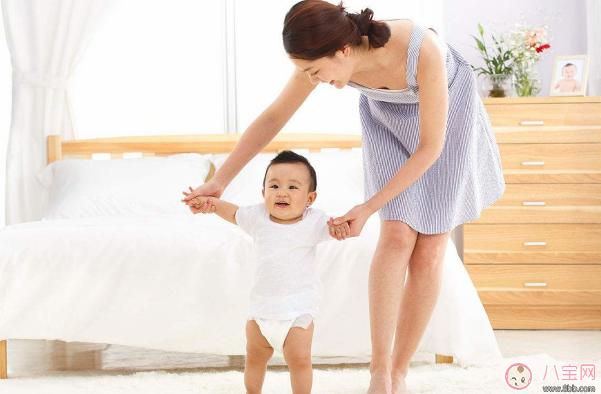 關于寶寶學走路說說朋友圈  形容孩子自己走路的心情短語說說朋友圈