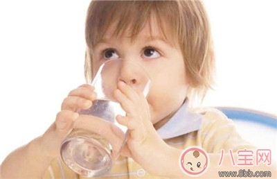 寶寶打嗝是不是受涼了 寶寶打嗝應怎么解決