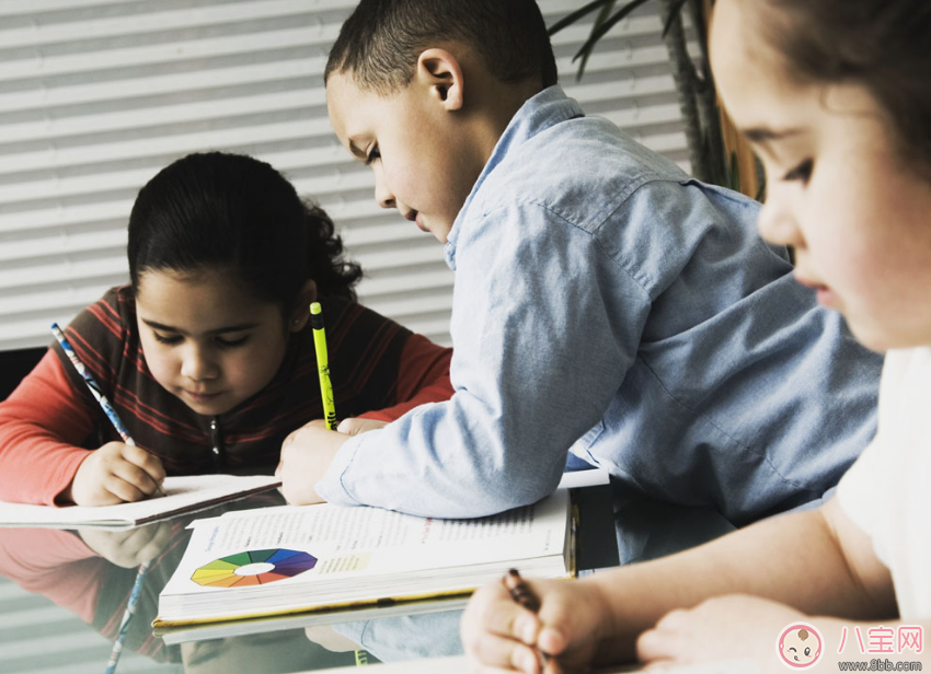 正確輔導孩子寫作業的方法是什么 如何輔導孩子寫作業效率最高