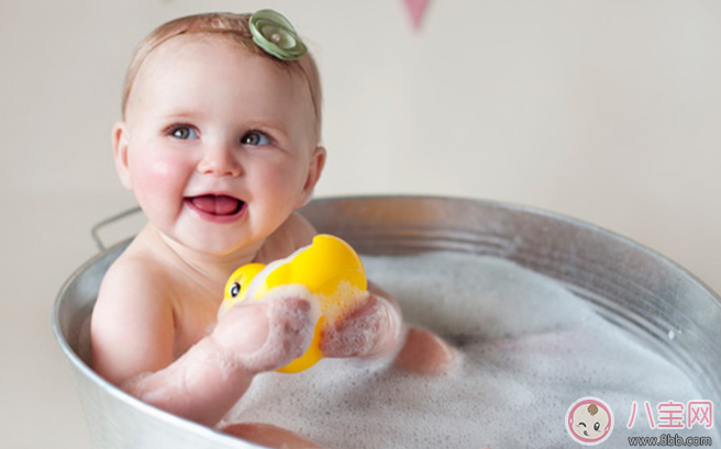 冬天寶寶怎么護(hù)膚 冬天寶寶護(hù)膚步驟詳解