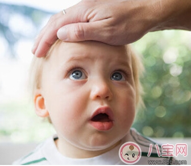 孩子頭發(fā)熱但不發(fā)燒什么原因 頭發(fā)熱怎么辦