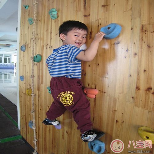 活潑開朗的孩子有什么優勢 在家活潑在外內向的原因是什么