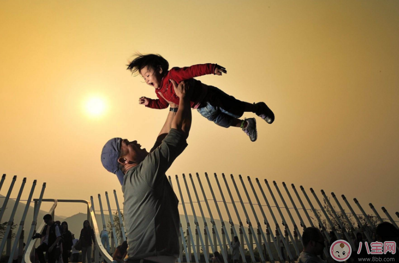 從哪些細(xì)節(jié)知道孩子在長(zhǎng)高 孩子長(zhǎng)高有哪些特征