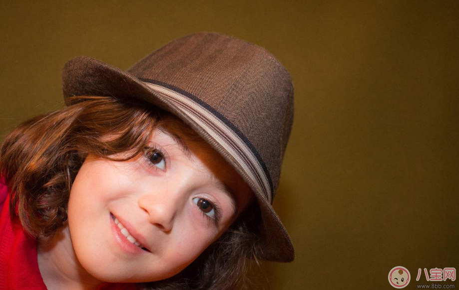 天氣變冷怎么給孩子戴帽子 給孩子戴帽子要注意什么