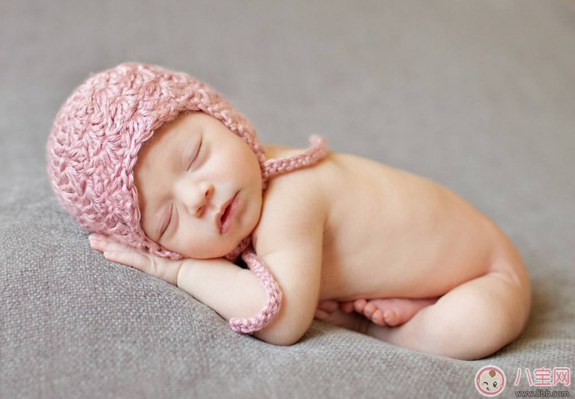 孩子睡覺手腳經常抖動怎么回事  寶寶睡姿對身體有什么影響