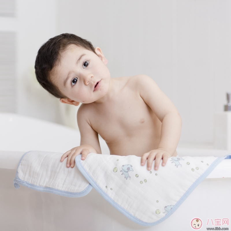 怎樣給寶寶洗臉最好 2018寶寶洗臉圖片 怎樣給寶寶洗臉最好 2018寶寶洗臉圖片