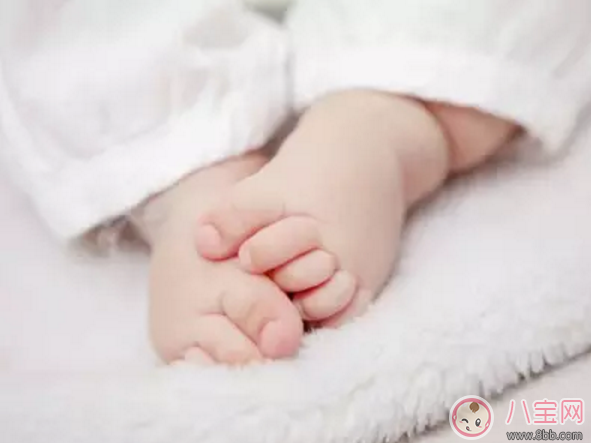 冬天小孩腳的保暖怎么做 寶寶冬天泡腳的好處