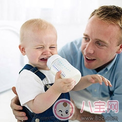 寶寶嗆奶怎么辦 什么方法能預防寶寶嗆奶