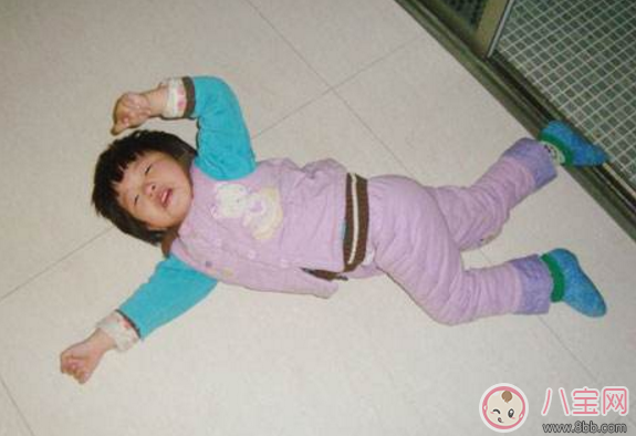 孩子耍賴(lài)哭鬧怎么辦 小孩喜歡耍賴(lài)家長(zhǎng)怎么教育