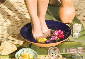 孕婦可以用白醋泡腳嗎 孕婦用白醋泡腳好不好 孕婦可以用白醋泡腳嗎 孕婦用白醋泡腳好不好