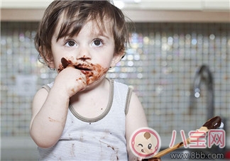寶寶流感發(fā)燒應(yīng)避免食用哪些食物   如何幫助幼兒對抗流感
