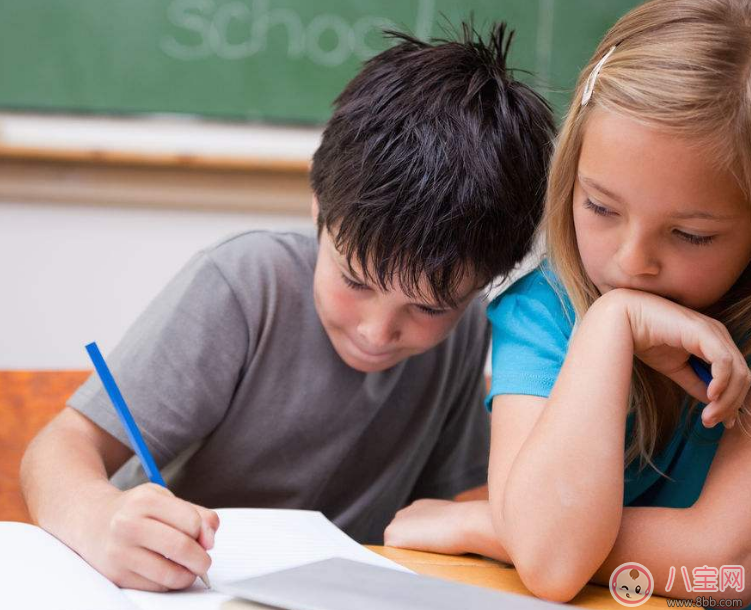 低年級小孩學(xué)習(xí)依賴家長怎么辦 低年級小孩作業(yè)家長怎么輔導(dǎo) 低年級小孩學(xué)習(xí)依賴家長怎么辦 低年級小孩作業(yè)家長怎么輔導(dǎo)